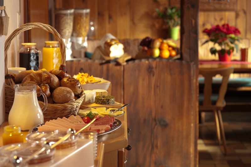 restaurant-EZE-min_breakfast-801827